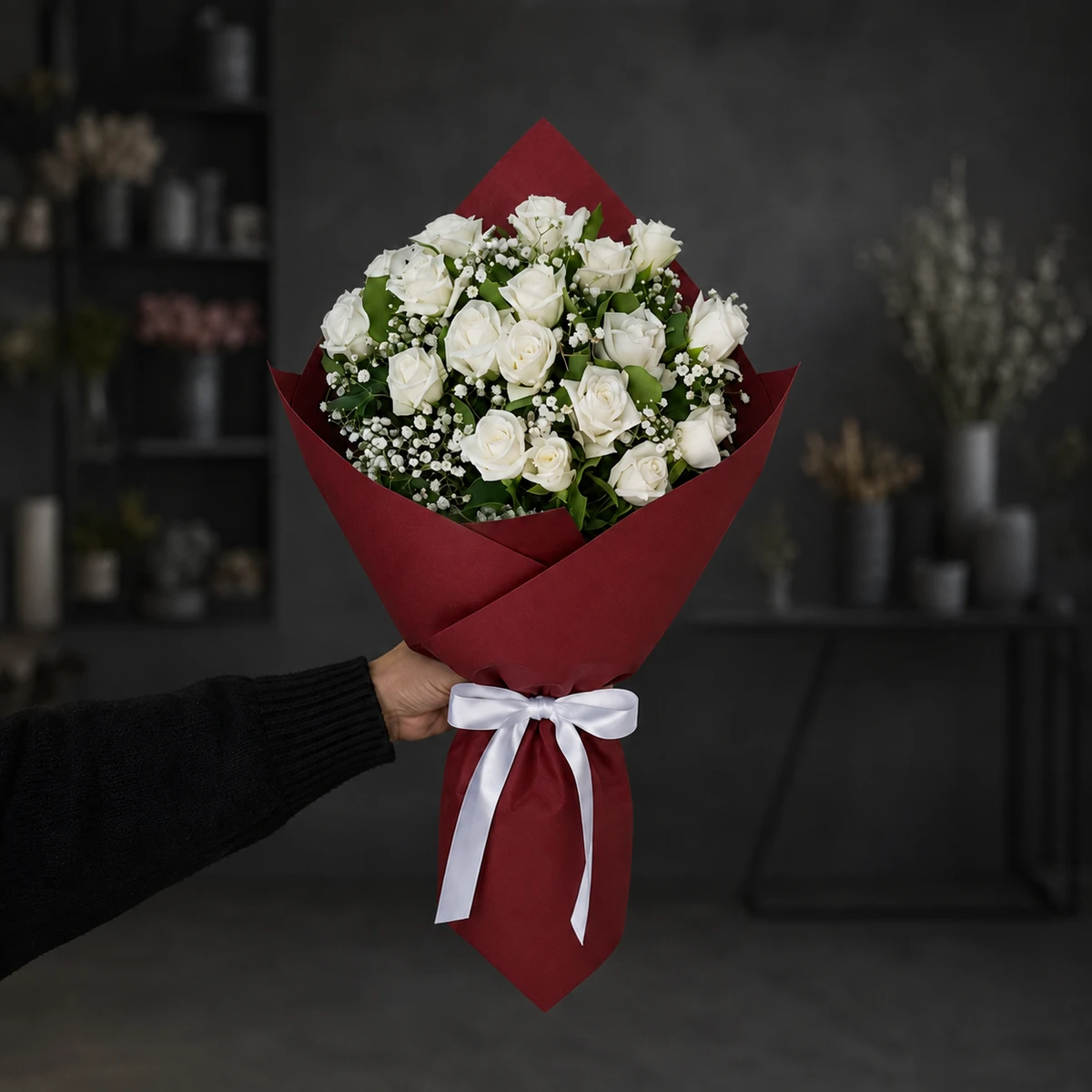 19 Beyaz Gül Buketi - Kırmızı Ambalaj
