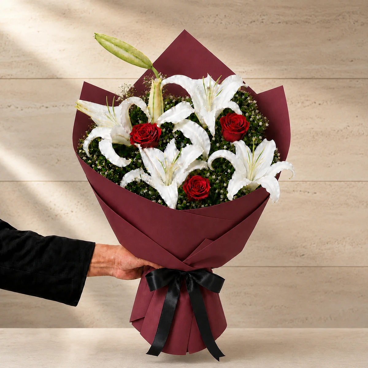 3 Dal Beyaz Lilyum ve 3 Kırmızı Gül Buketi - Bordo Ambalaj